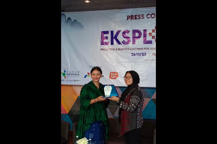 Henny Eka Mardiyanti, VP Pengelolaan TJSL PT Pupuk Indonesia (Persero) saat Konferensi Pers KOLABORASI Sahabat UMKM, Promosi & Business Matching Produk UMKM ke Jepang di Hotel All Season Thamrin, Jakarta Pusat pada Senin (20/11/2023).