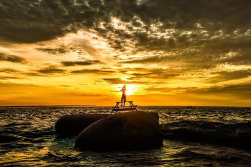 Libur Lebaran, Penginapan di Pantai Temajuk Kalbar Ludes Diborong Wisatawan Malaysia