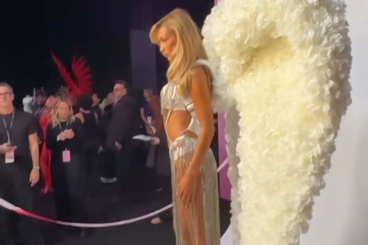 Style Bella Hadid di Victoria?s Secret Fashion Show 2025