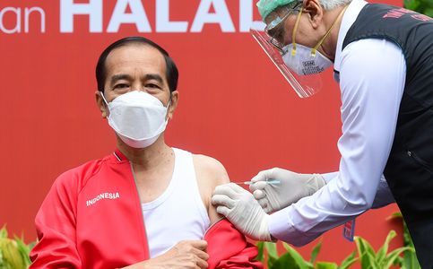 Opinion: Indonesia’s Unorthodox Vaccination Strategy Puts the Economy First