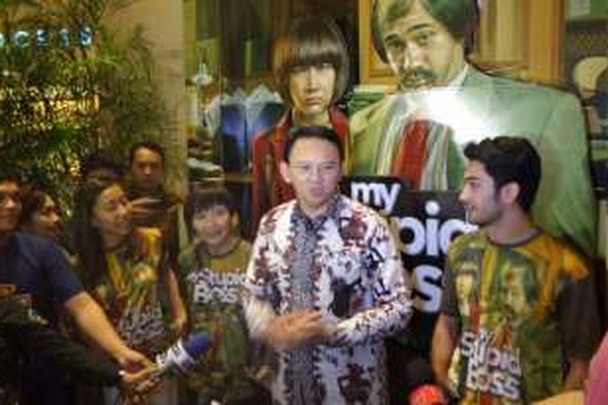 Gubernur DKI Jakarta Basuki Tjahaja Purnama bersama Reza Rahardian nonton bareng film My Stupid Boss, Kamis (19/5/2016). 