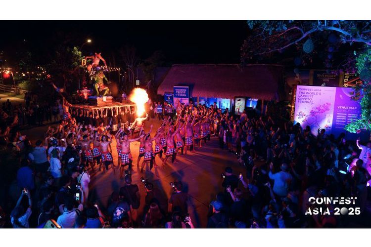 Parade Ogoh-ogoh dan pertunjukan tari kecak.