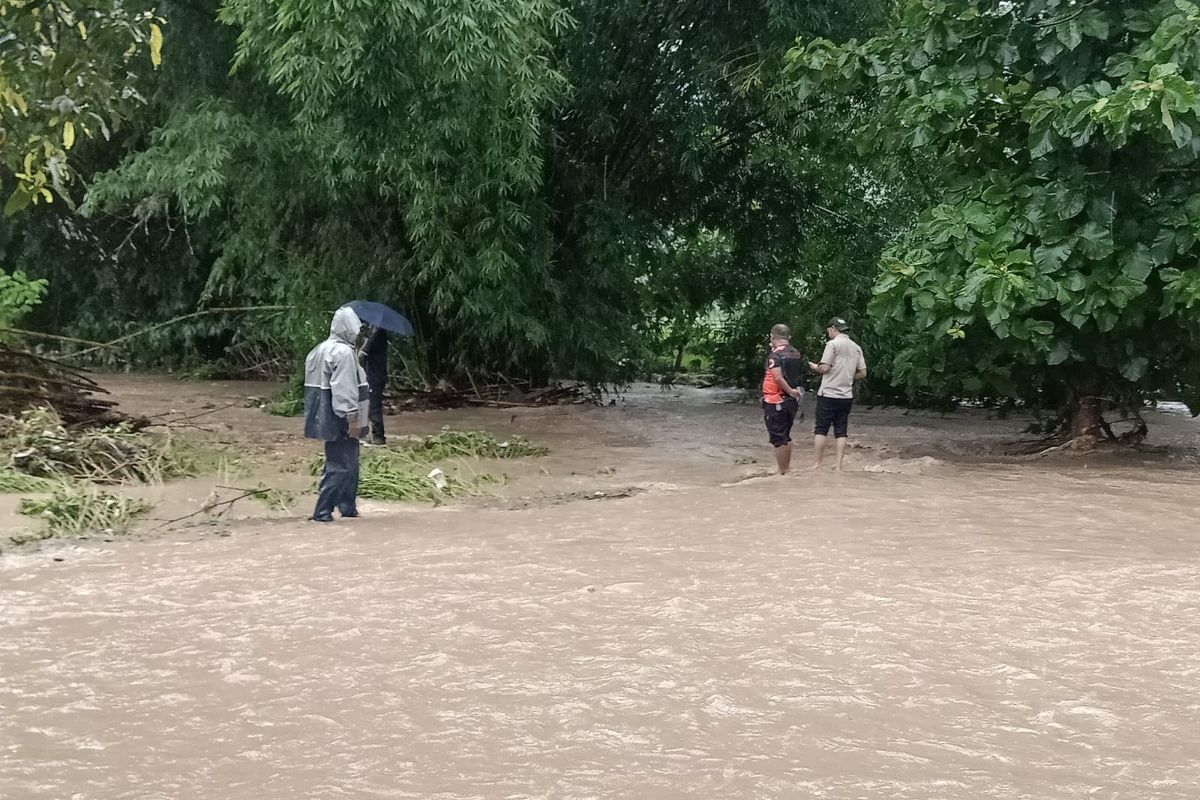 Hendak Selamatkan Kudanya, Pria di Dompu Hilang Terseret Banjir 