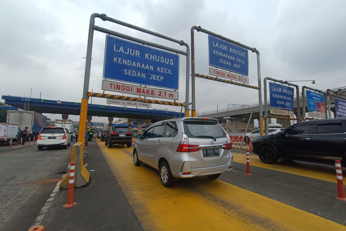 Kondisi terkini Gerbang Tol (GT) Halim Utama, Makasar, Jakarta Timur, sudah kondusif usai kecelakaan beruntun pada Rabu (27/3/2024) pagi.