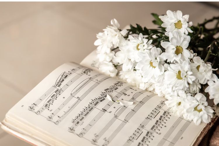 Lagu Wedding Indonesia yang Wajib Masuk Playlist Pernikahan