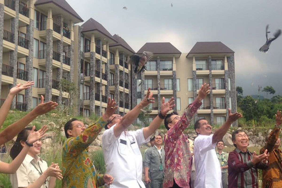Menteri Pariwisata Arief Yahya meresmikan Baobab Safari Resort and Convention di Taman Safari II Prigen, Pasuruan, Jawa Timur, Kamis (3/8/2017). Taman Safari Indonesia II Prigen memiliki 4 zona yaitu zona satwa, zona rekreasi, zona baby zoo, dan zona Baobab. Baobab Safari Resort memiliki 148 kamar, 120 deluxe rooms, 24 premium rooms dan 4 junior suite rooms, dilengkapi 1 ballroom untuk MICE.