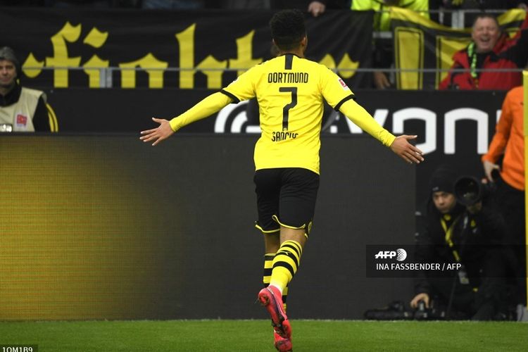 Penyerang Borussia Dortmund, Jadon Sancho, merayakan gol kontra FC Union Berlin pada laga Bundesliga, 1 Februari 2020.