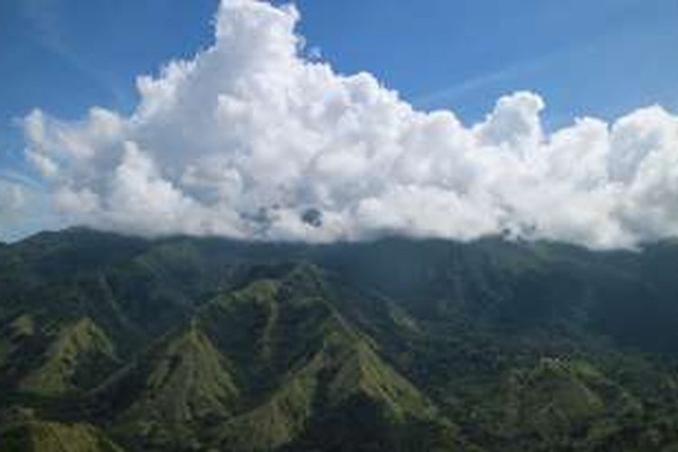 Memanjakan Mata Di Lekukan Bukit Nona