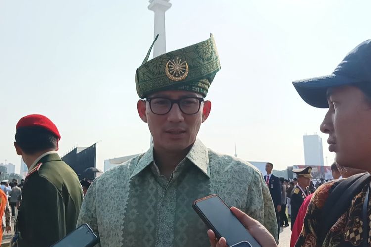 Menparekraf Sandiaga Uno usai menghadiri upacara peringatan Hari Lahir Pancasila di lapangan selatan Monas, Jakarta, Kamis (1/6/2029)