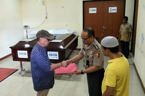 Tangis Keluarga Pecah Saat Serah Terima Jenazah Ayah dan Anak yang Dibunuh dan Dibakar