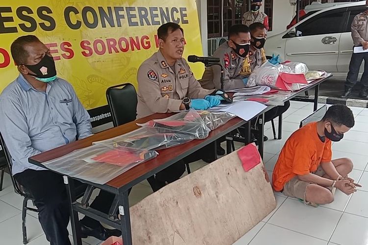 Foto Polisi Rilis Kasus tewasnya GKR di Mapolres Sorong Kota