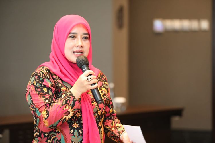 Ketua Dewan Pengurus Wilayah (DPW) PPLIPI Provinsi Jawa Barat Lina Marlina Ruzhan saat membuka Pelatihan Bisnis Berintegrasi dari Usaha ke Usaha bersama PPLIPI Jabar di Hotel Pullman, Kota Bandung, Selasa (24/5/2022).