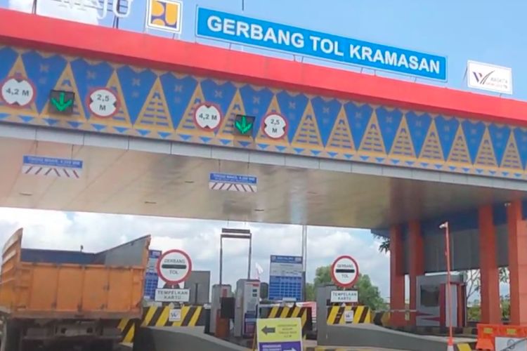 Pintu Gerbang Tol Keramasan Palembang mulai dipadati oleh kedatangan para pemudik dari arah Lampung, Rabu (19/4/2023).