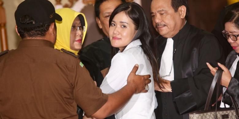 Jessica Kumala Wongso usai menjalani sidang putusan di Pengadilan Negeri Jakarta Pusat, Kamis (27/10/2016). Hakim memberikan vonis 20 tahun penjara karena Jessica dianggap bersalah dan memenuhi unsur dalam Pasal 340 Kitab Undang-Undang Hukum Pidana (KUHP) tentang Pembunuhan Berencana.