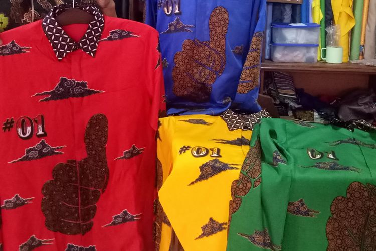 Kemeja batik lengan panjang milik Jokowi yang dipesan dari Arjuna Tailor di Kelurahan Gilingan, Kecamatan Banjarsari, Solo, Jawa Tengah, Jumat (8/3/2019).