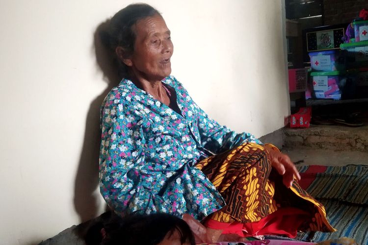 Mahriyeh di rumah kerabatnya di Desa Gogodeso, Kecamatan Kanigoro, Kabupaten Blitar, Jawa Timur, Selasa (7/12/2021)