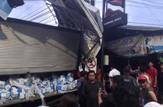 Truk Tronton Hantam Warung di Turunan Ngaliyan Semarang, 2 Tewas