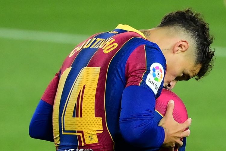 Philippe Coutinho melakukan selebrasi setelah mencetak gol pada pertandingan Liga Spanyol antara Barcelona dan Sevilla di Stadion Camp Nou, Senin (5/10/2020) dini hari WIB. 