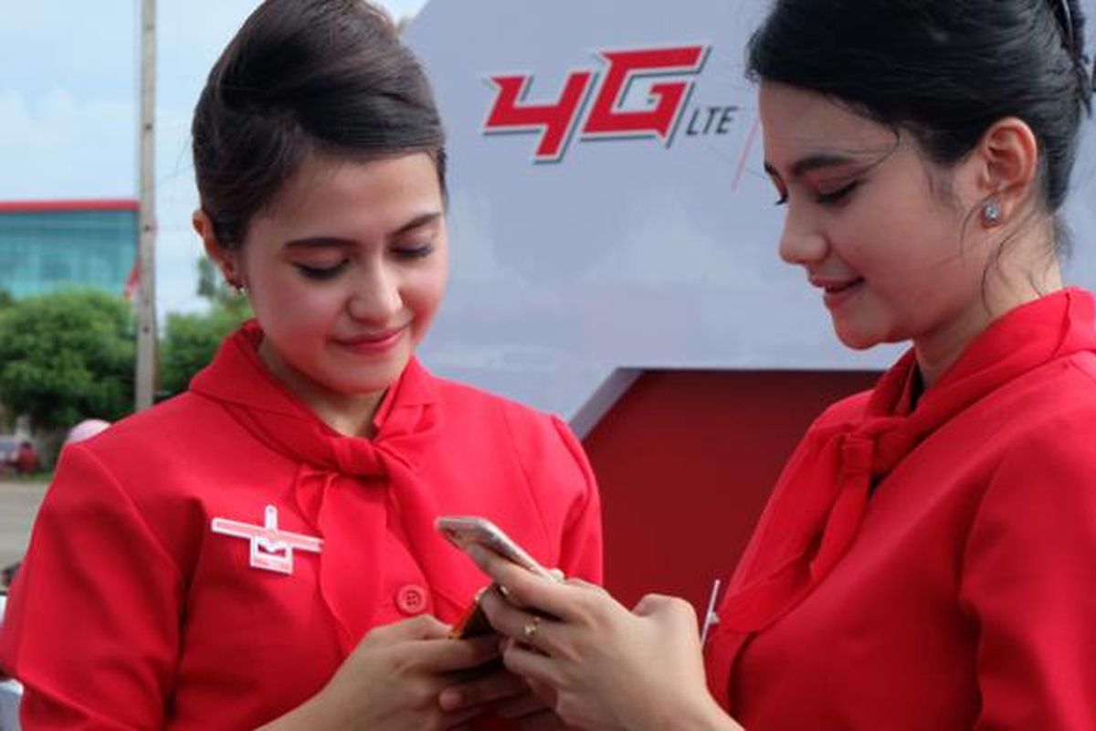 Ilustrasi pengguna smartphone 4G Telkomsel.