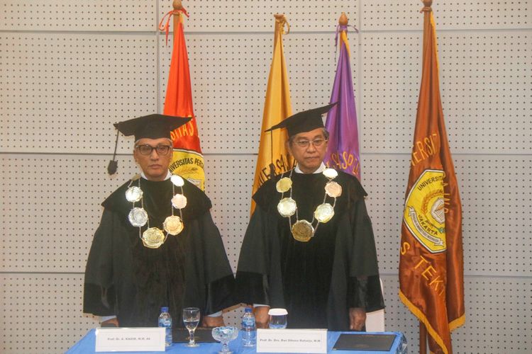 UPI YAI mengukuhkan 2 guru besar baru dari Fakultas Ekonomi dan Bisnis yang berlangsung di Jakarta, pada Kamis (7/12/2023).