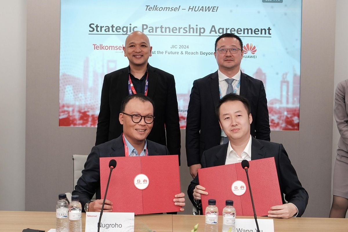 Bertepatan dengan pelaksanaan Mobile World Congress (MWC) 2024 Barcelona, Senin (26/2), Telkomsel dan Huawei menandatangani dua Strategic Partnership Agreement (SPA) yang berfokus pada Home Broadband and 5G Innovation untuk mengeksplorasi pemanfaatan teknologi terkini, serta Talent Development untuk peningkatan kapabilitas keberlanjutan yang mengedepankan prinsip ESG. Kolaborasi antara kedua belah pihak dalam kedua SPA tersebut diharapkan dapat menghadirkan konektivitas, solusi, dan layanan inovatif yang membuka lebih banyak peluang bagi setiap individu, rumah, dan bisnis di Indonesia.