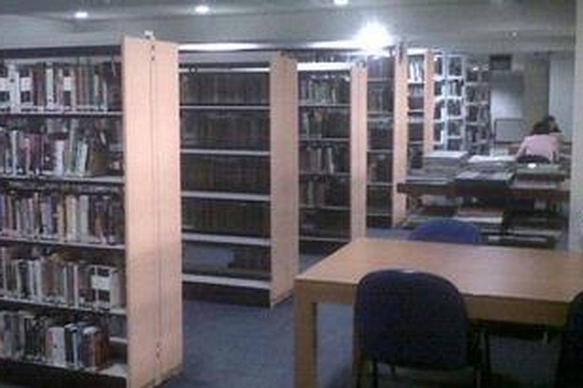 Ilustrasi: Suasana di Perpustakaan Kementerian Pendidikan Nasional, Jakarta.