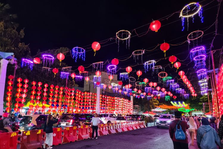 Pengunjung Lampion Imlek 2024 di Solo Diimbau Hati-hati, Jalan Tidak Ditutup.