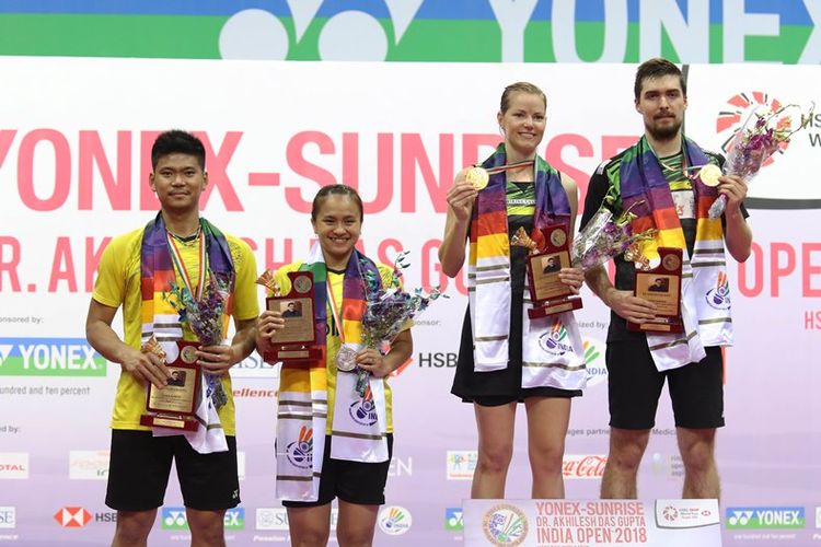 Pasangan Praveen Jordan/Melati Daeva Oktavianti (kiri) keluar sebagai runner up India Open 2018 setelah dikalahkan ganda Denmark, Mathias Christiansen/Christinna Pedersen, Minggu (04/02/2018) 