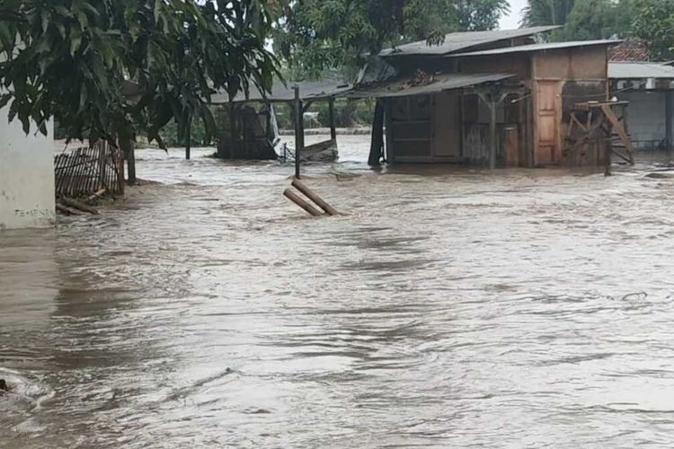 Permukiman penduduk di wilayah Kecamatan Cibeber, Kabupaten Cianjur, Jawa Barat, terendam banjir, Selasa (6/9/2022).