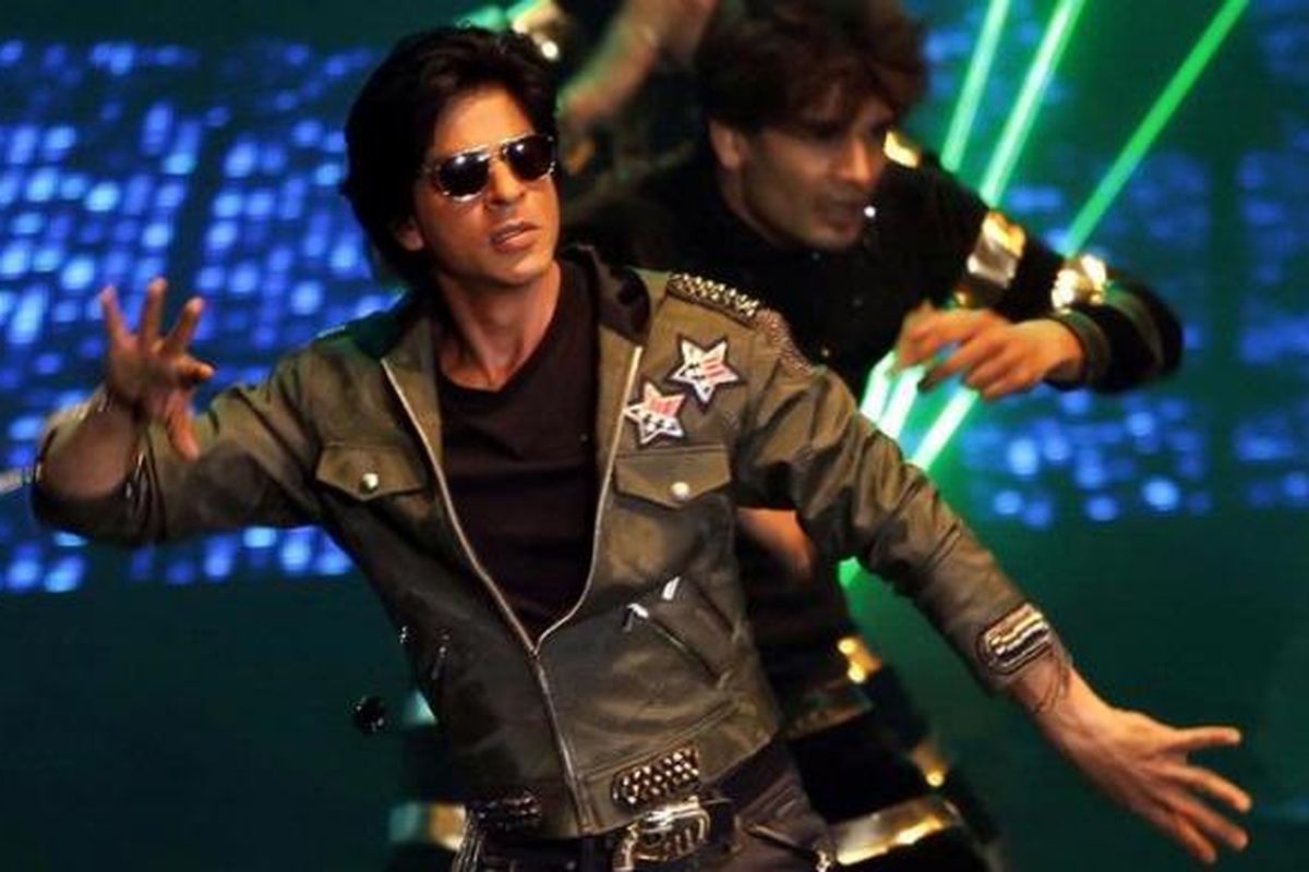 Shah Rukh Khan beraksi dalam konsernya yang berjudul Shah Rukh Khan Temptation Reloaded Live in Concert di Sentul International Convention Center (SICC), Bogor, Jawa Barat, Sabtu (8/12/2012) malam. 