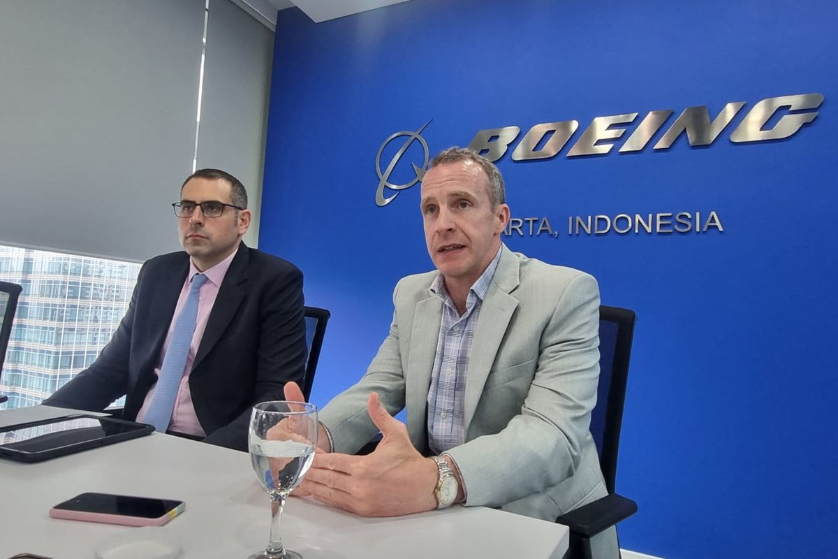 Country Managing Director Boeing Indonesia Zaid Alami dan Director Global Supply Chain Boeing Craig Abler saat ditemui di kantor Boeing Indonesia, Jakarta, Senin (10/6/2024).