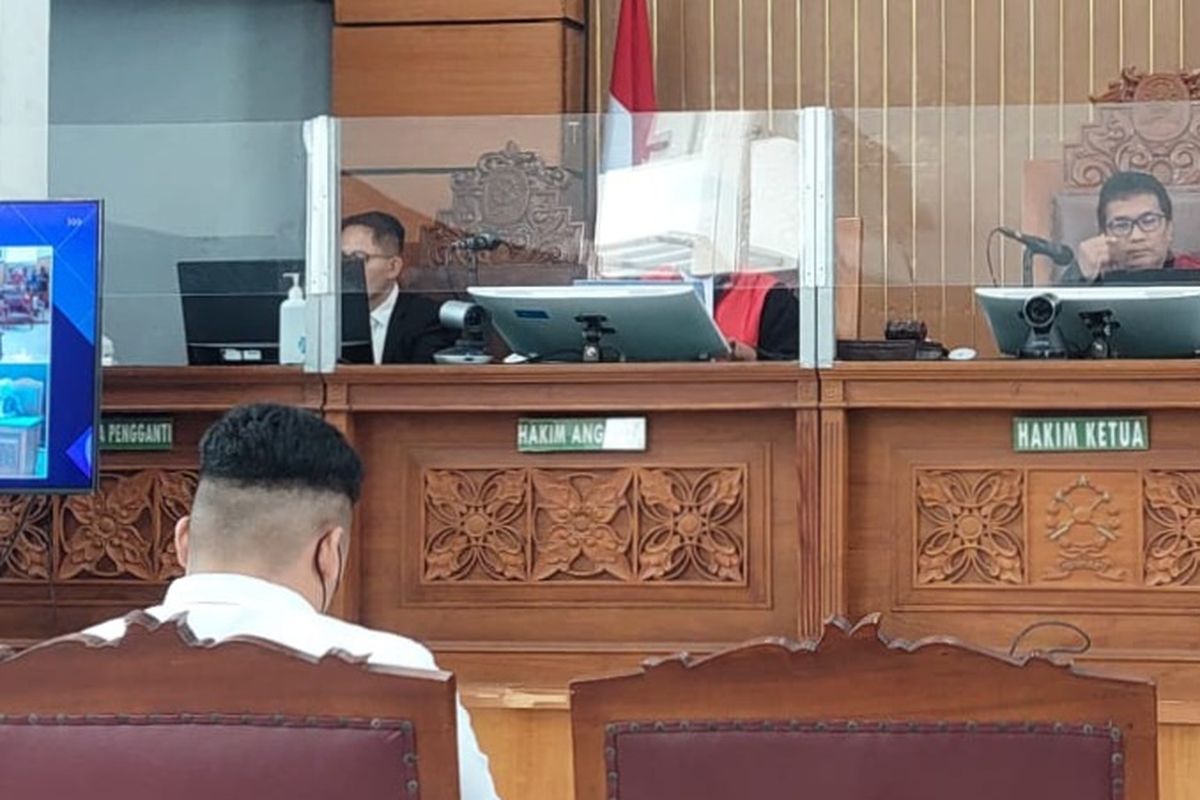 Terdakwa Shane Lukas (19) saat bersaksi di sidang kasus penganiayaan D (17) di Pengadilan Neger Jakarta Selatan, Selasa (29/8/2023)