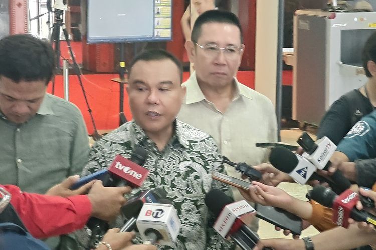 Wakil Ketua DPR sekaligus Ketua Harian DPP Partai Gerindra, Sufmi Dasco Ahmad ditemui di Kompleks Parlemen Senayan, Jakarta, Rabu (17/4/2024).