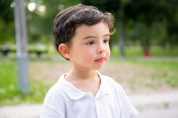 Intip 15 model rambut anak cowok Korea yang lucu, rapi, dan kekinian. Cocok untuk sekolah hingga acara formal, mudah dirawat.