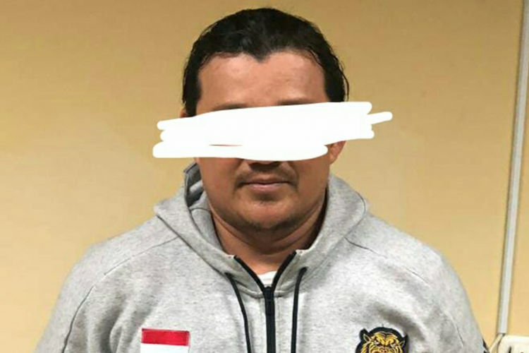 Oknum pelatih olahraga dayung, MY alias Yana, yang mencabuli dua orang calon atlet dayung diamankan di Polresta Pekanbaru, Riau, Kamis (15/11/2018). Dok. Polresta Pekanbaru