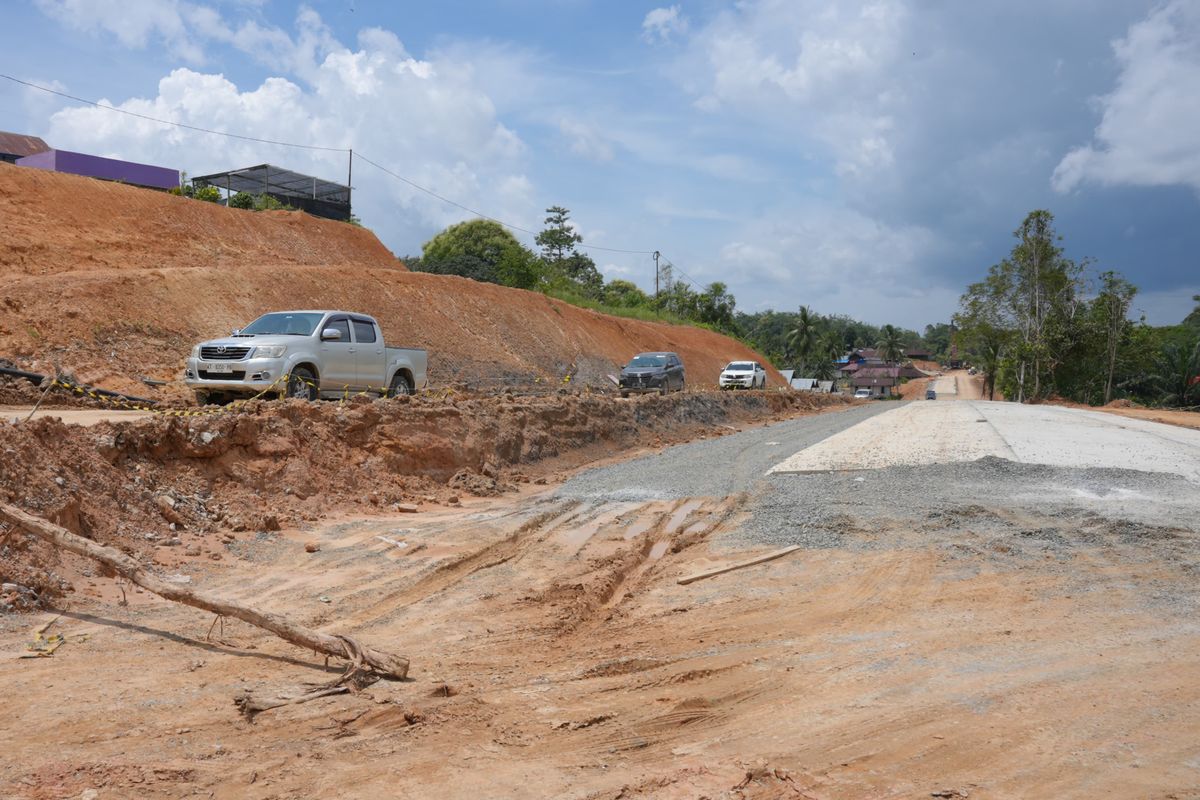 Jalan Bypass Pasar Sepaku menuju IKN ini didesain sepanjang 1,271 kilometer dan melintasi kawasan Desa Sukaraja sebelum menuju KIPP IKN.
