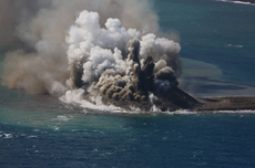 Pulau Baru Muncul di Jepang Setelah Letusan Gunung Berapi Bawah Laut