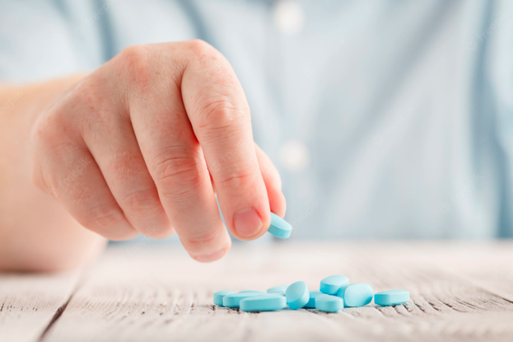 Ilustrasi obat. Dokter penyakit dalam menjelaskan bahwa dosis obat diabetes saat puasa tidak boleh diubah sembarangan tanpa konsultasi medis.