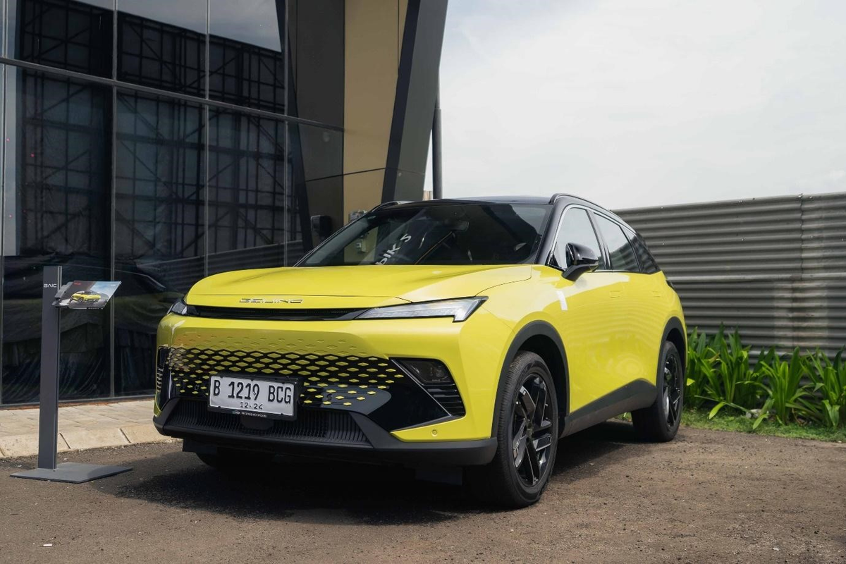BAIC X55 II tampil dengan desain futuristik dan teknologi canggih, menawarkan pengalaman berkendara premium di segmen SUV Indonesia. Mesin turbo bertenaga dan fitur modern menjadi daya tarik utama.
