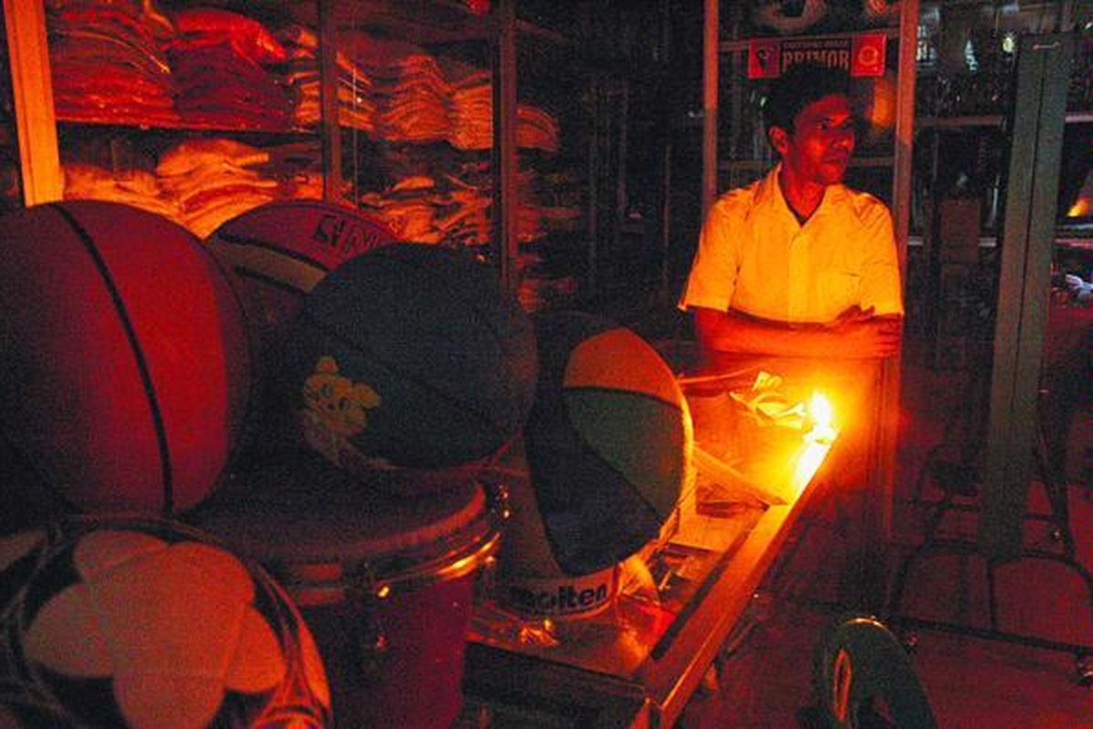 Ilustrasi: Suasana akibat pemadaman listrik.