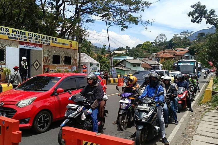 Nugraha yang Menahan Kesabaran Terkena One Way di Cikaledong Saat Akan Berwisata ke Pangandaran