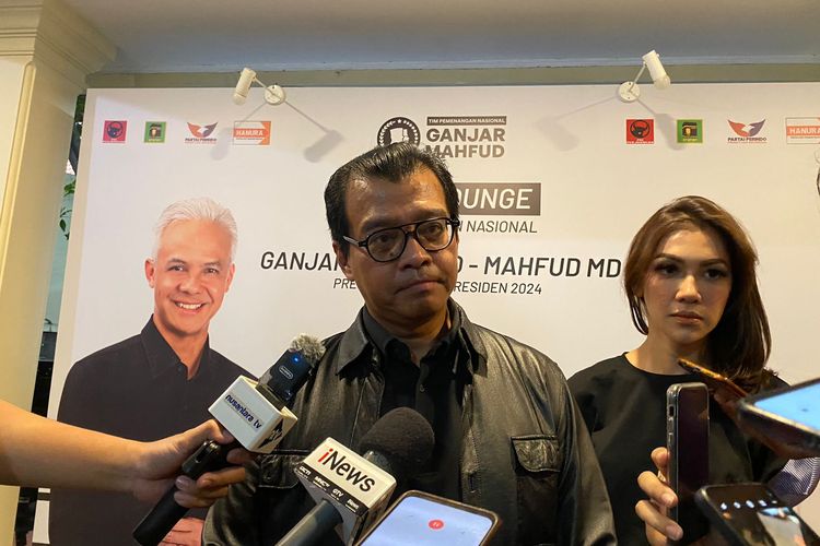 Deputi Politik 5.0 Tim Pemenangan Nasional (TPN) Ganjar-Mahfud, Andi Widjajanto di media center TPN Ganjar-Mahfud, Menteng, Jakarta Pusat, Rabu (27/12/2023).