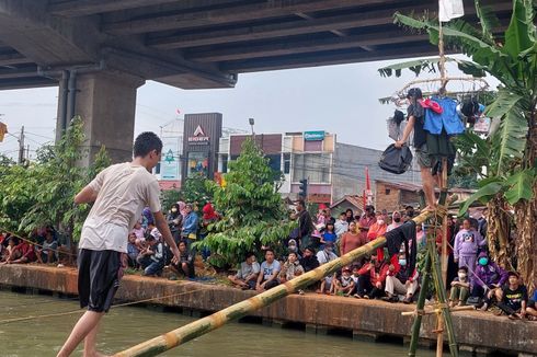 Kemeriahan HUT RI di Kalimalang, Ada Lomba Titian Bambu hingga Bazar UMKM