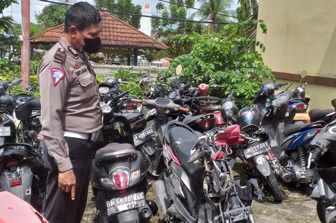 Jaksa di Pekanbaru Tabrak Pengendara Sepeda Motor Sempat Diamuk Massa