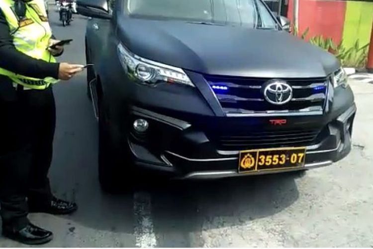 Polres Bogor Berhasil Menindak Pelajar yang Ugal-ugalan di jalan Puncak Pakai Mobil Berpelat Nomor Dewa