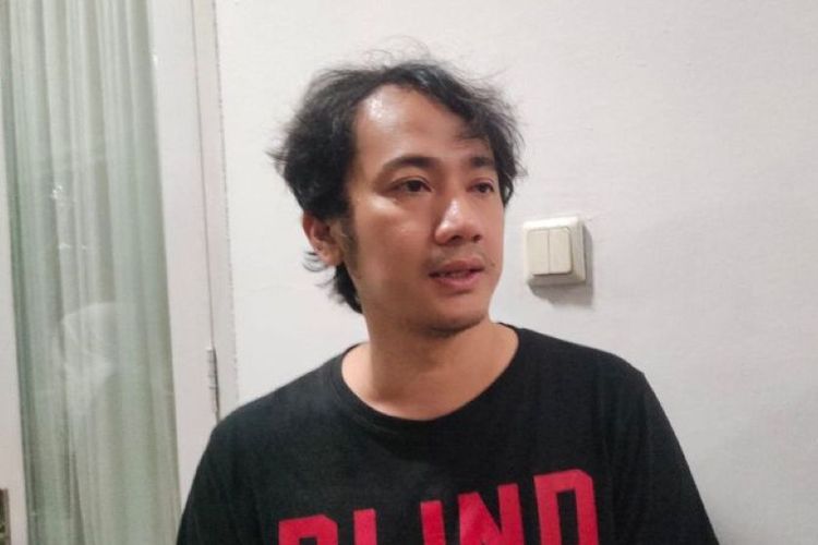 Warga Sukabumi Dudy Syahprialdi selepas bertemu Gubernur Jawa Barat Dedi Mulyadi di Gedung Pakuan Bandung, Sabtu (12/4/2025). (ANTARA/Ricky Prayoga)