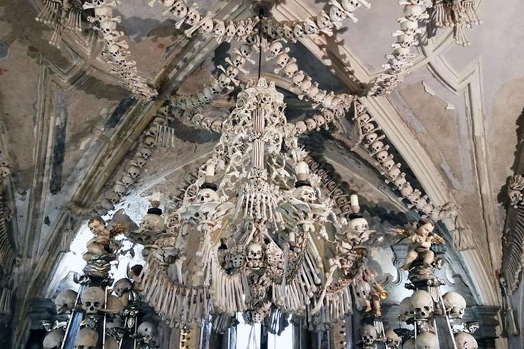 Gereja Sedlec Ossuary yang dibangun dengan melibatkan tulang manusia.