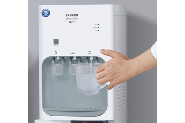 Memilih dispenser dengan material BPA free menjadi langkah penting untuk melindungi kesehatan keluarga, terutama anak-anak.