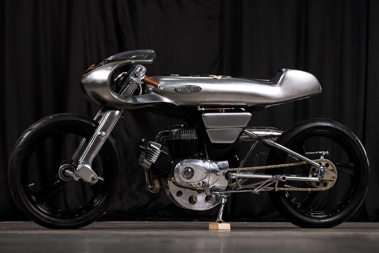 Cafe Racer Suzuki A100