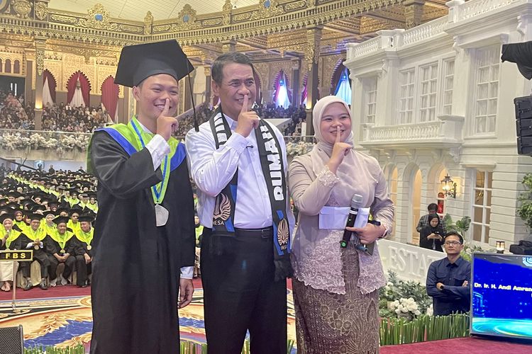 Kisah Hasan, Wisudawan Yatim Piatu Unesa yang Dapat Alat Pertanian Rp 600 Juta